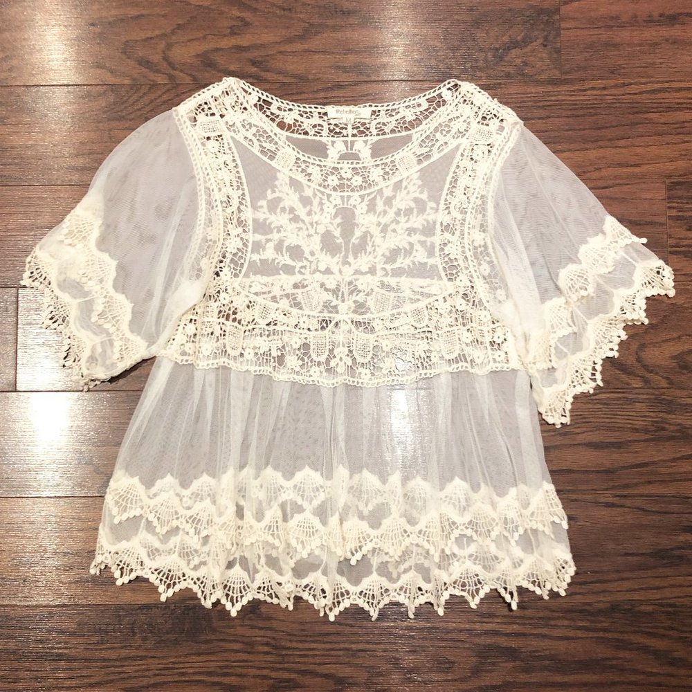 Cream Lace Crochet Boho Flowy Top, 3/4 Bell Sleeve. Size med.
